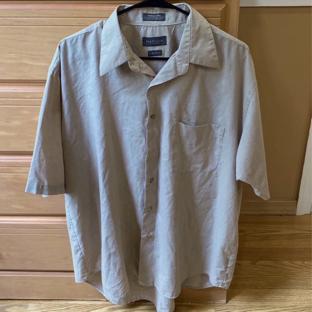 Nice! Men’s Van Heusen button Down large